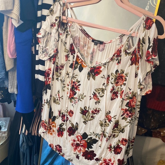 Tops - Plus size Cold shoulder top